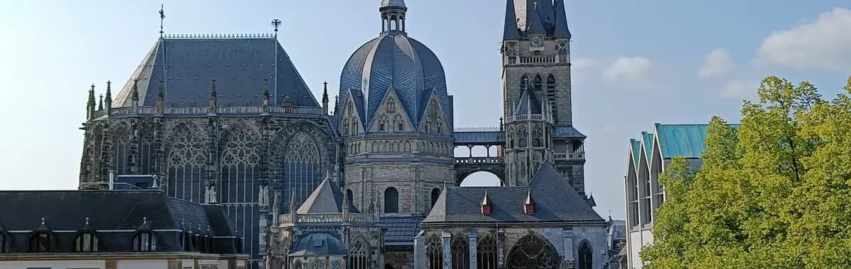 Aachen Cathedral, EV3's western gate